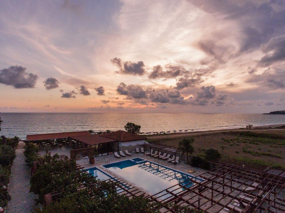 Poseidon Beach Hotel Кастросикия Экстерьер фото