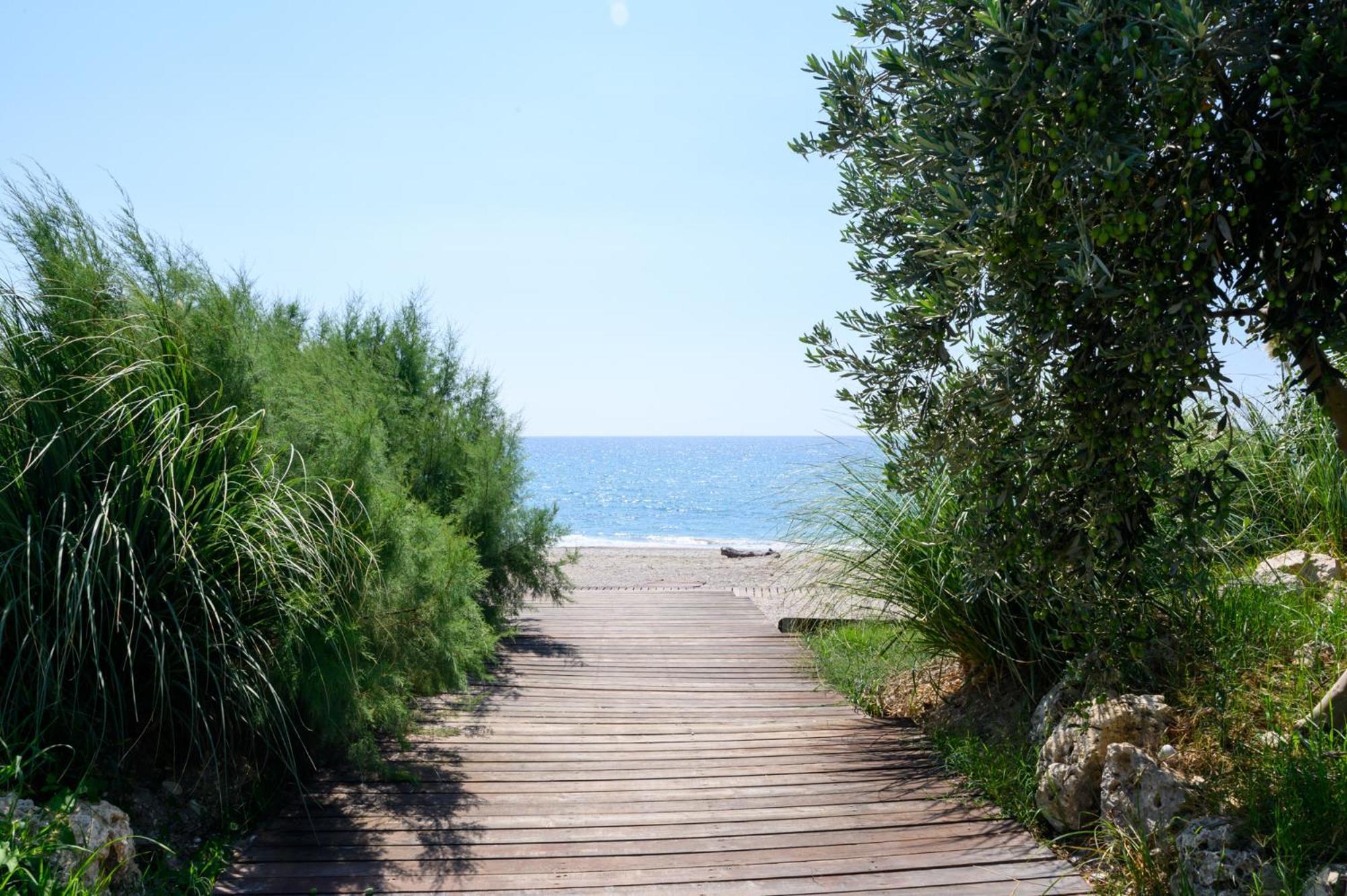 Poseidon Beach Hotel Кастросикия Экстерьер фото