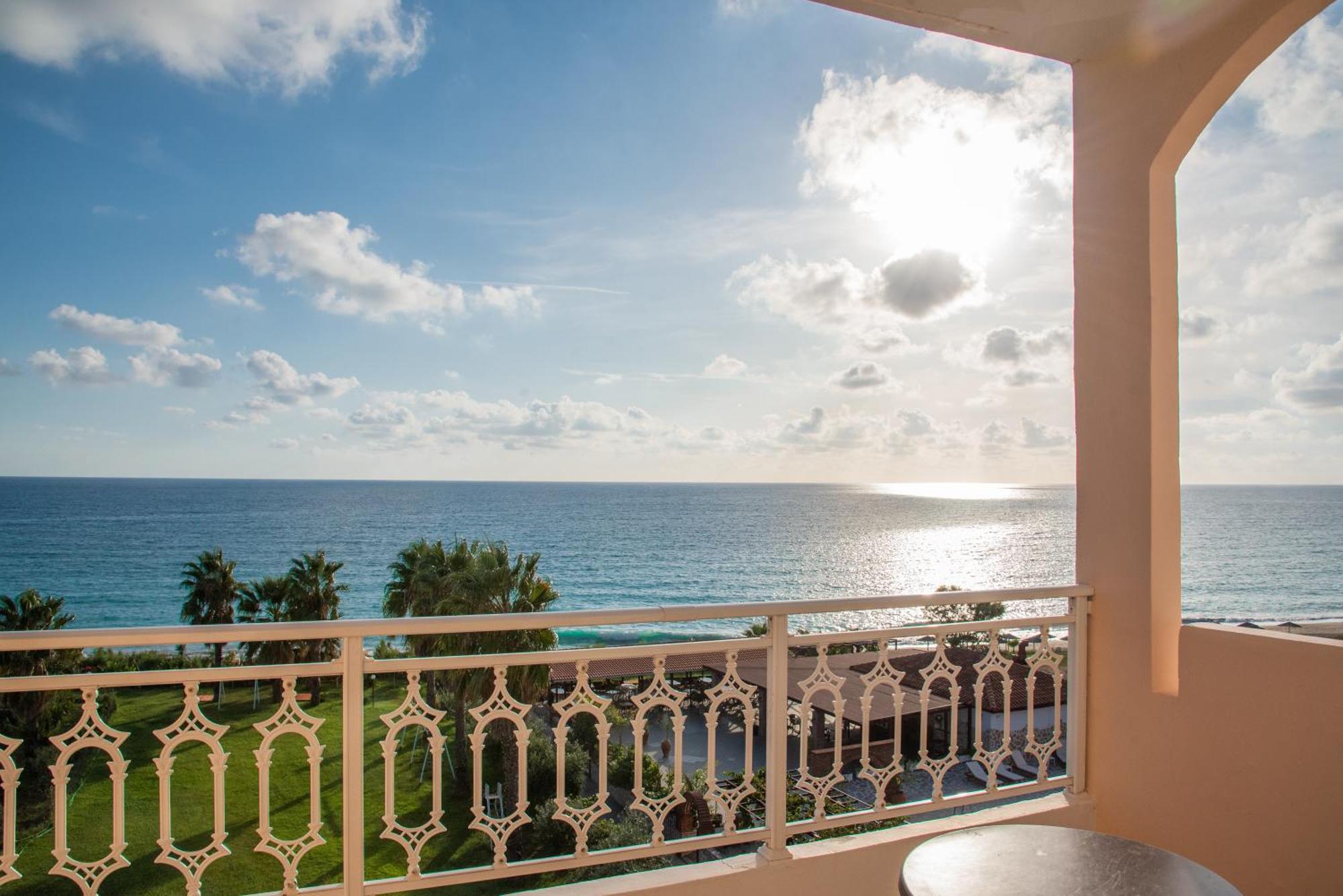 Poseidon Beach Hotel Кастросикия Экстерьер фото